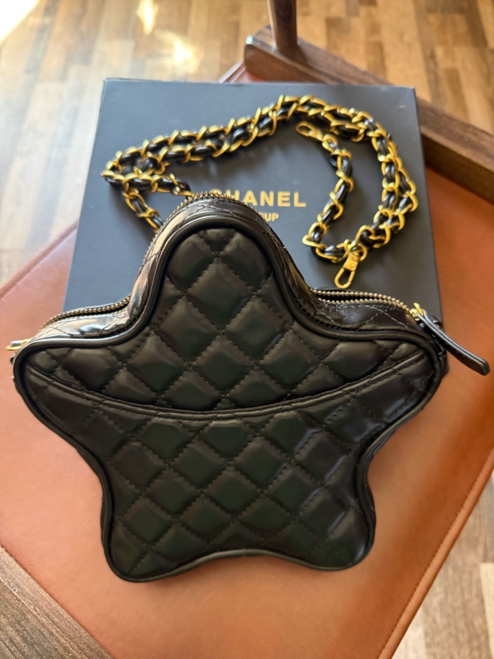 CHANEL VIP Black Quilted Star Crossbody Bag with Gold Chain - Picture 4 of 7
